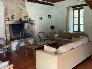 Maisons de vacances Spacieuse maison au bord de la riviere, proche du Mans, avec equipements modernes, ideale pour familles - FR-1-410-440 : photos des chambres