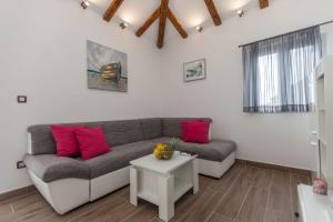 Family friendly house with a swimming pool Sevid, Trogir - 22950