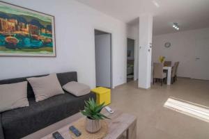 Apartments with parking space Bonic, Losinj - 23056