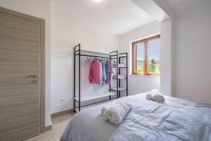 Apartments with parking spaces Splitska, Brac - 23168