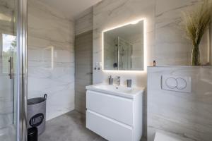 Apartments with parking spaces Splitska, Brac - 23168