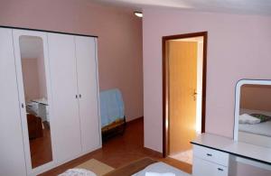 Apartments with parking space Barbat, Rab - 23180