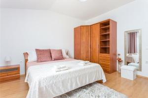 Apartments with parking space Kastel Novi, Kastela - 22702