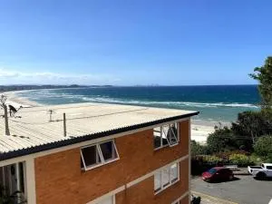 LOCATION, LOCATION! Walk to anywhere! - Coolangatta