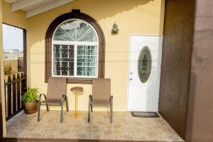 Charming Deluxe 2 bedroom home