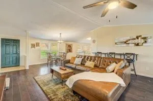 Hawkeye Outdoor Adventures Game Room Hot tub - Calhan