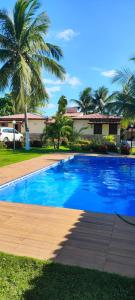Casa com Piscina em Jauá condomínio