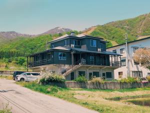 Crows Nest Norikura by JAMSZ ROYALE