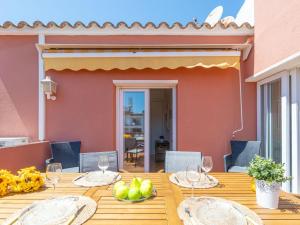 Apartamento con Terraza Grande y Piscina Cerca de la Playa - HISP-288-55