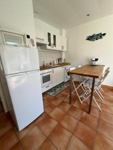 Appartements T2 avec piscine a 400m de la plage : photos des chambres