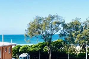 Ocean View dreaming, metres to the beach! - 黄金海岸