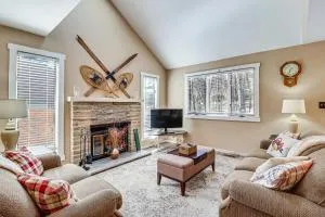 Walk to Lake Townhome with Deck on Big Boulder Mtn - Briar Crest Woods