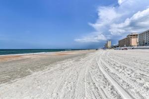 Beachfront Daytona Vacation Rental with Balcony