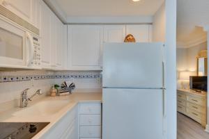 Beachfront Daytona Vacation Rental with Balcony