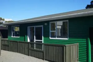 The Green Guesthouse - semi rural family unit LOWER HUTT - 上哈特