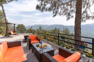 Villa Woodside Meadows by VEO - 3BR with Free BF, Apple Orchard, & Jacuzzi