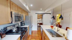 Hennings Escape #3328