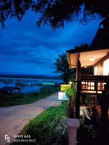 บ้านสวนริมน้ำวังใหญ่ ห้อง a1 วังสามหมอ อุดรธานี