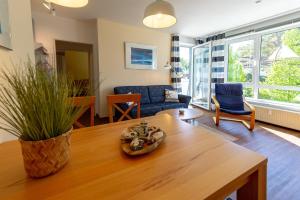 Haus Holstein - WG 6 mit Balkon, strandnah