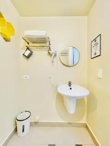 M2 Minimalist and Cozy Studio