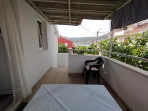 Apartment in Vinišce with Terrace, Air condition, WIFI (4756-2)