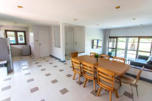 F4 Beach house Kitchen BBQ 3 bedrooms Large yard - 2025 Exclusive ...