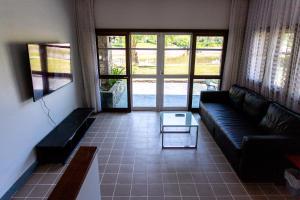 F4 Beach house Kitchen BBQ 3 bedrooms Large yard - 2025 Exclusive ...