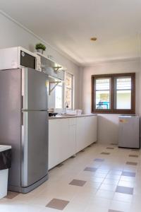 F4 Beach house Kitchen BBQ 3 bedrooms Large yard - 2025 Exclusive ...