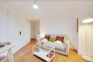 Bright modern studio for 2P - La Defense