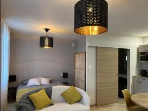 Dynastie - Le Repaire de Maltus "Gîtes & Spa" - Lussac