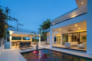 Stunning villa with pool and tropical garden