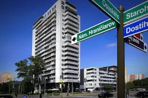 Dominant Studio Hostel with Free Parking for Preregistered Drivers & Garage with CCTV - Gabčíkovo