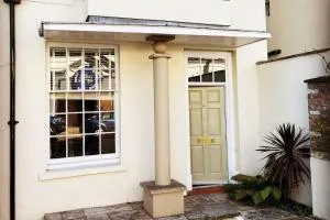 The Bolthole - only footsteps from the beach. - Melcombe Regis