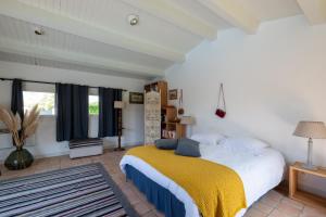 Villas Maison de famille donnant sur le Golf et le Fier d'Ars dans un parc de 7500m2 : photos des chambres