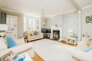 3 Bedroom Cottage in Sunninghill, Ascot - Windlesham