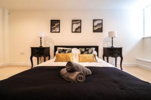 Central London 2 Bed Flat with Parking - Long Stay Offer