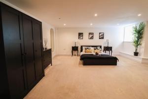 Central London 2 Bed Flat with Parking - Long Stay Offer