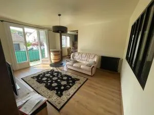 Appartement T3 Equipé de 75 m2 en Centre Ville - Polminhac