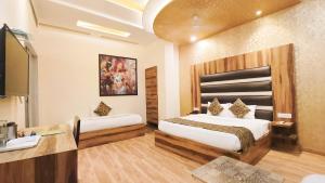 Sallow Royal Suites by Dew Drop