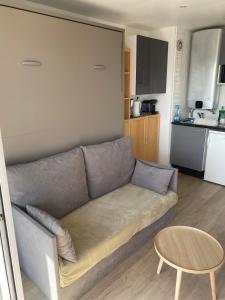 Appartements beau studio au bord de la mer : photos des chambres