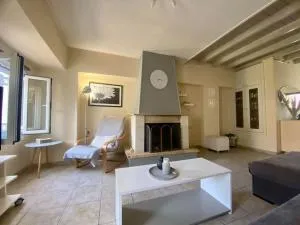 Bella Casa With Terrace - Mantoúkion