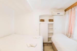 Beautiful 2BR House wAC 400meters Taksim Square