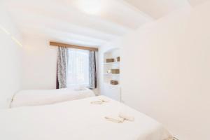 Beautiful 2BR House wAC 400meters Taksim Square