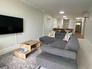 Sunset Shores Scarborough King Bed Beachfront