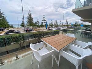 Sunset Shores Scarborough King Bed Beachfront