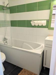 Studio 25m2, 5 pers, 30m des pistes, balcon sud