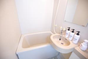 Shinjuku Ryokan Retreat丶Local Tokyo Experience & Short Trips Hub丶walk to Shinjuku station E06b