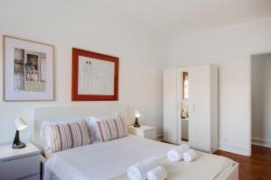 Spacious Tailor Made Flat in Areeiro