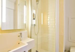 Hotels B&B HOTEL Paris Malakoff Parc des Expositions : photos des chambres