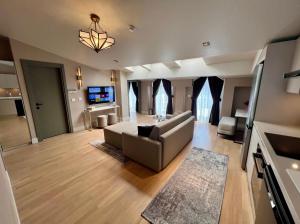 Weingart Suites Hotel